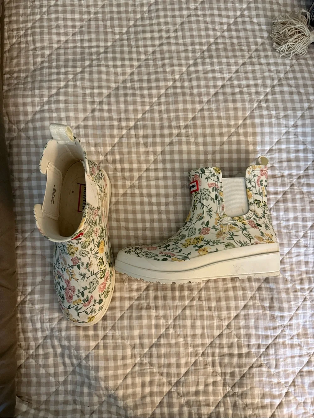 Hunter Floral Chelsea Rain Boot - Cream with Pink & Yellow Blooms